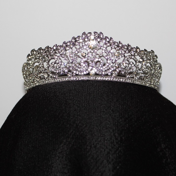 Tiara Silver Half main image 4